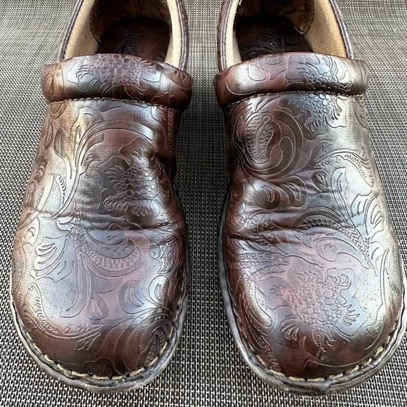 B.O.C. Peggy Slip-On Clog Nursing Clog Faux Leather Size 7 Embossed Deaign - Picture 3 of 11